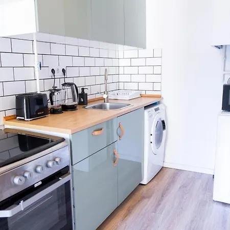 Next To Famous Party House A38 דירה *