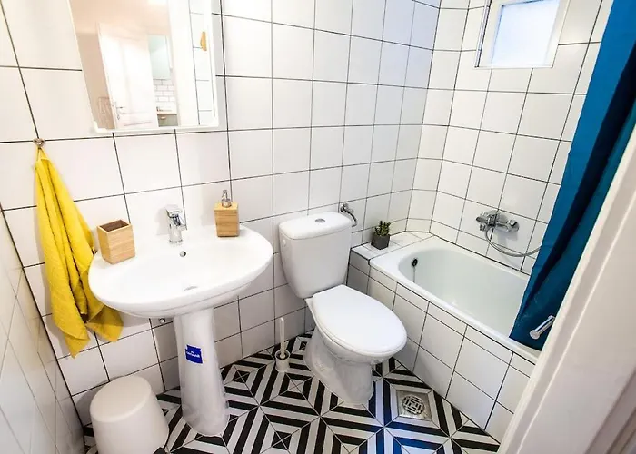 Apartament Next To Famous Party House A38